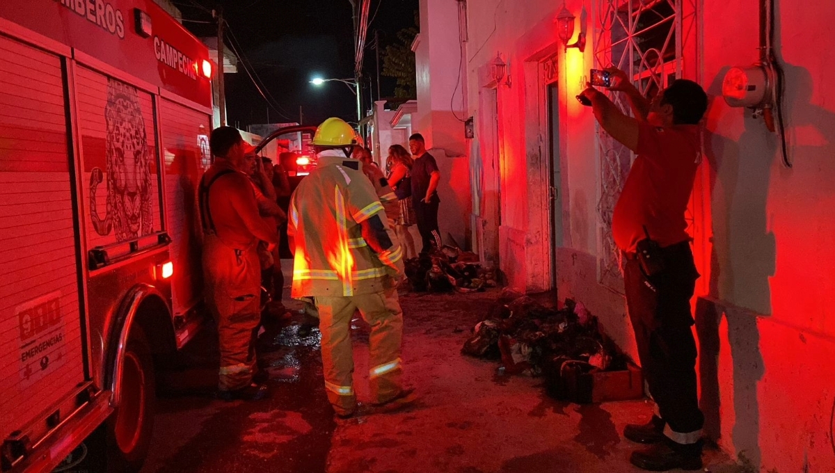 Campeche: Abuelita y perritos quedan atrapados durante un incendio