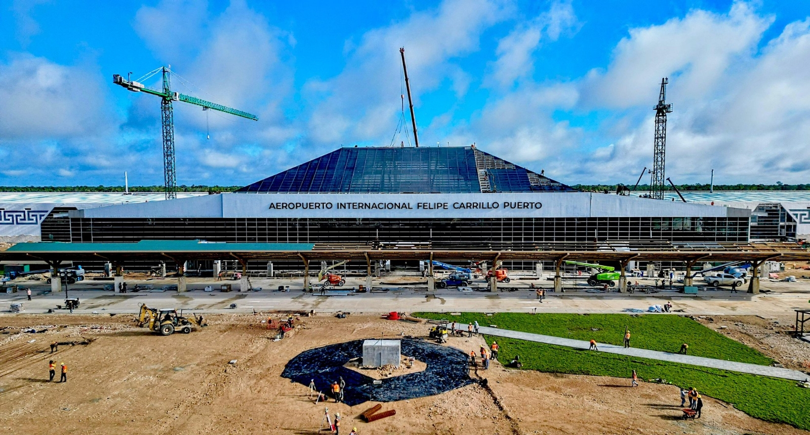 AMLO se encuentra supervisando obras del aeropuerto de Tulum
