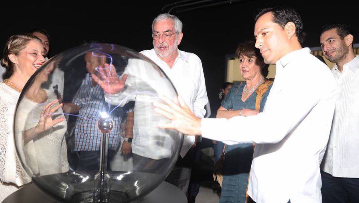 El gobernador Mauricio Vila Dosal junto al Enrique Graue Wiechers, rector de la UNAM, inauguraron el 'Museo de la Luz'