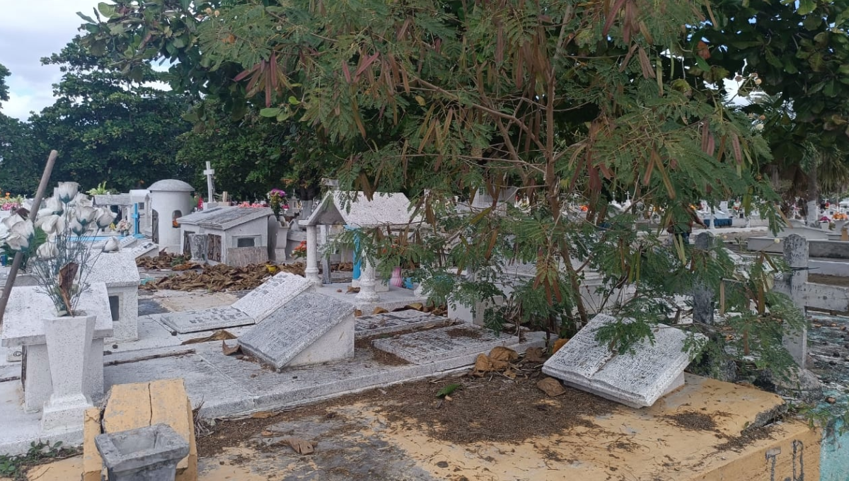 Visitantes del cementerio de Tizimín se llevan 'sorpresa' por las condiciones en que se encuentra