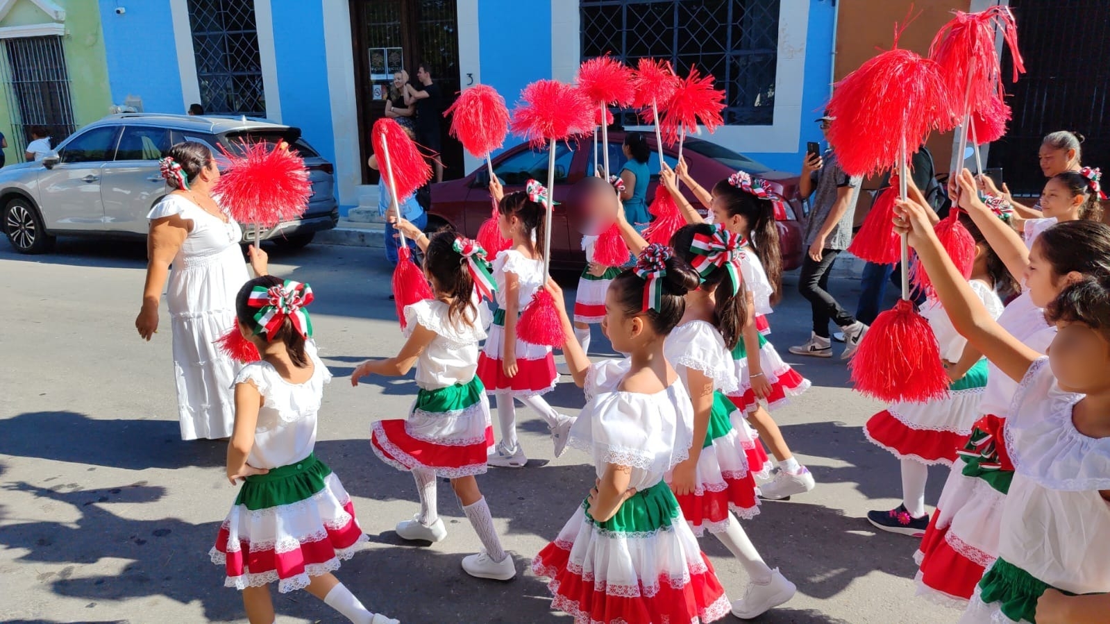 Primarias de Campeche recorren las calles por aniversario de la Revolución Mexicana: VIDEO