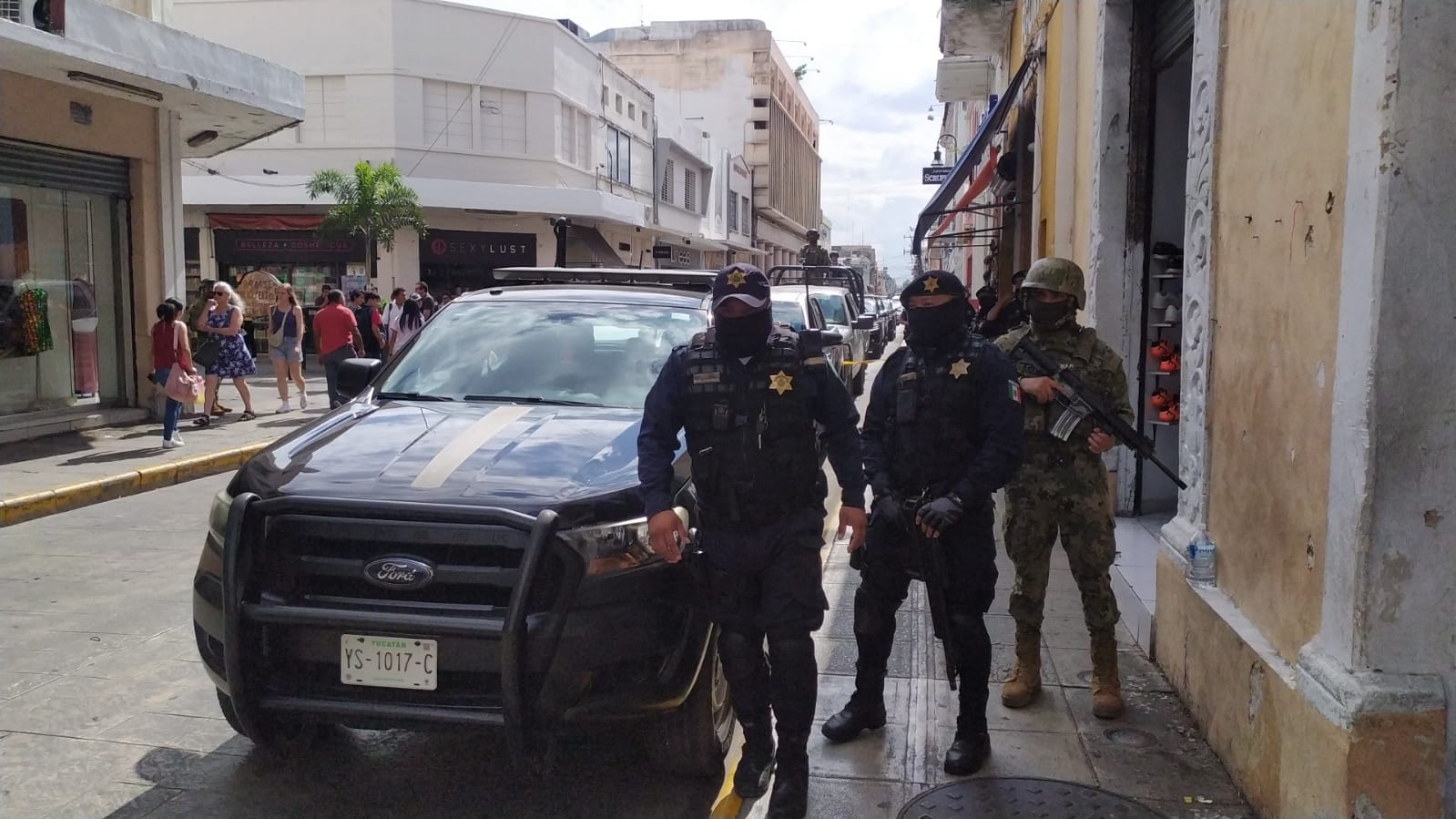 Realizan operativo por presunta piratería en una tienda del Centro de Mérida: EN VIVO