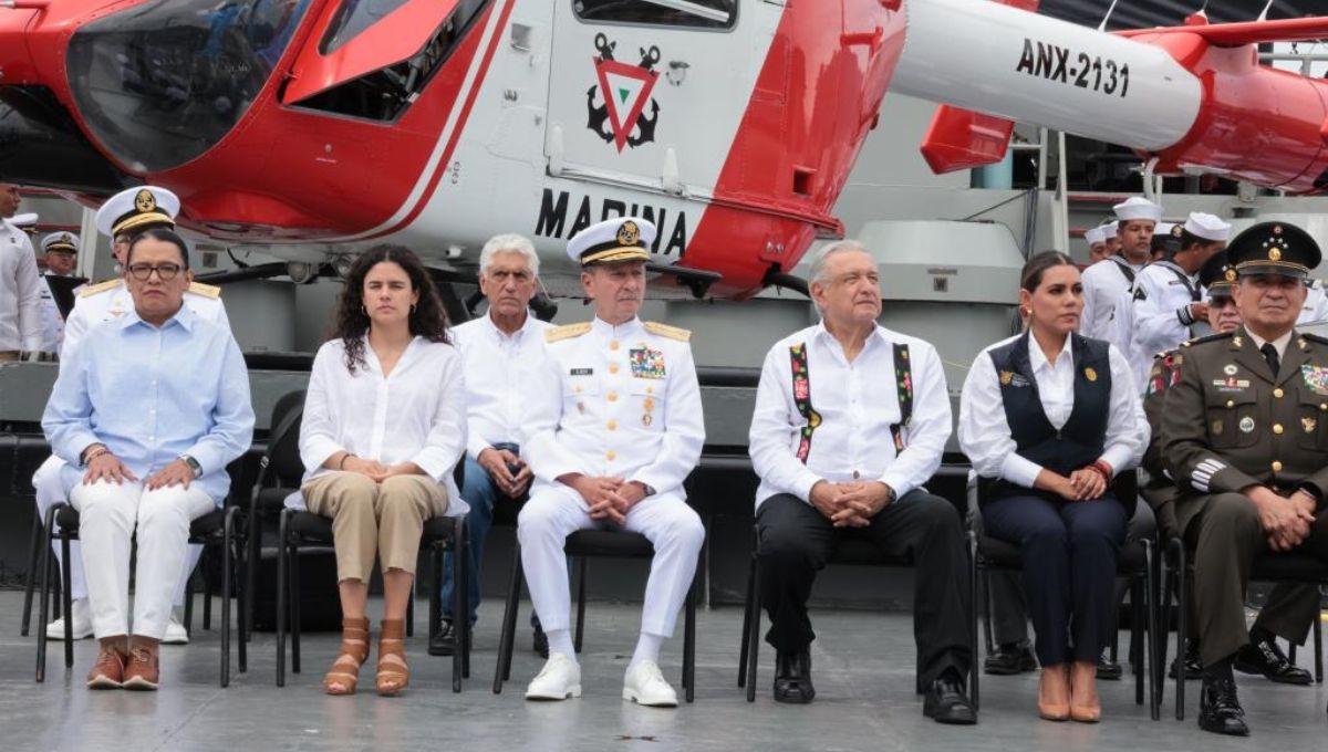 López Obrador recuerda en el Día de la Marina a víctimas del Huracán Otis