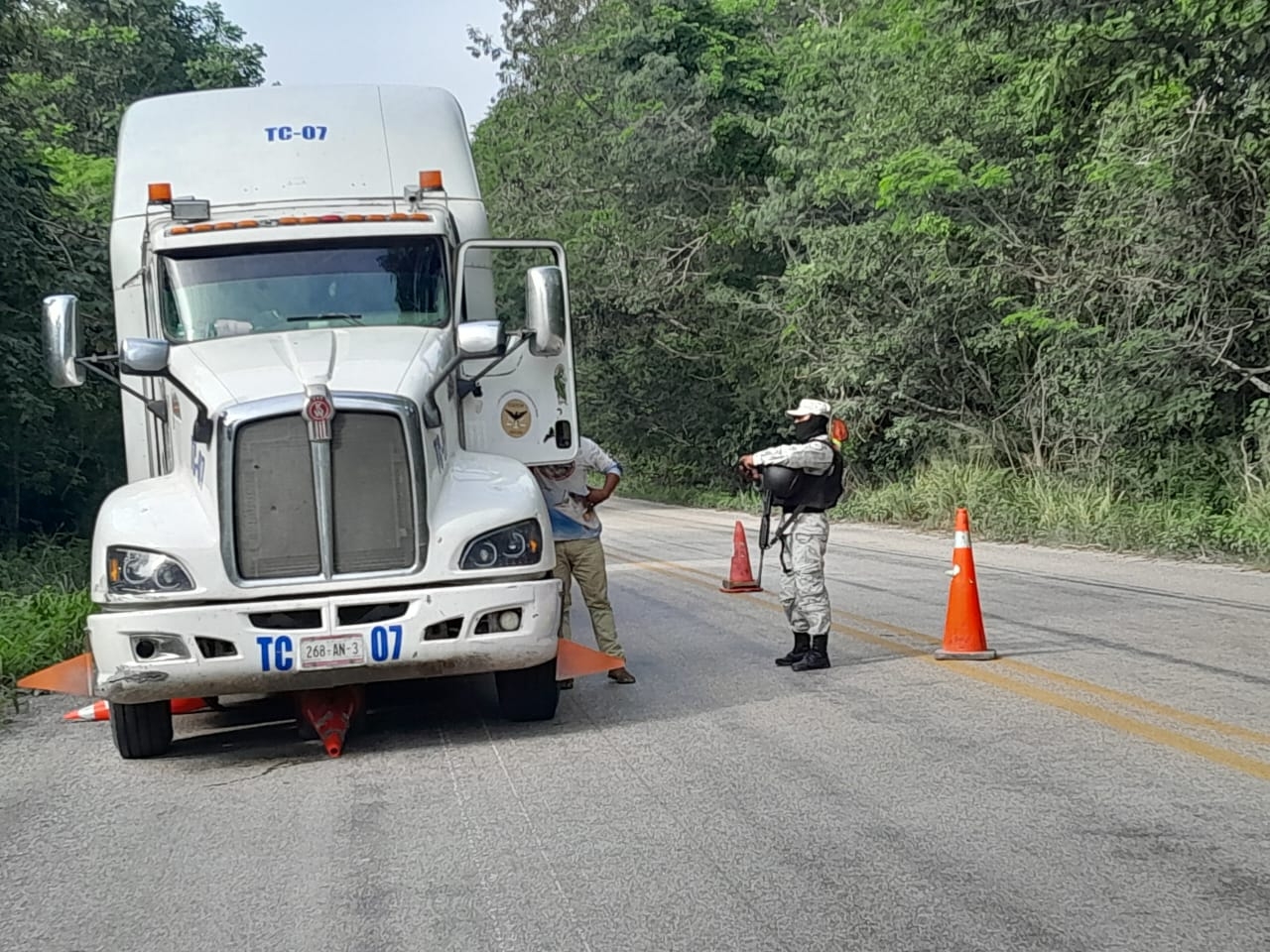 El elemento de la Guardia Nacional resultó ileso en el accidente