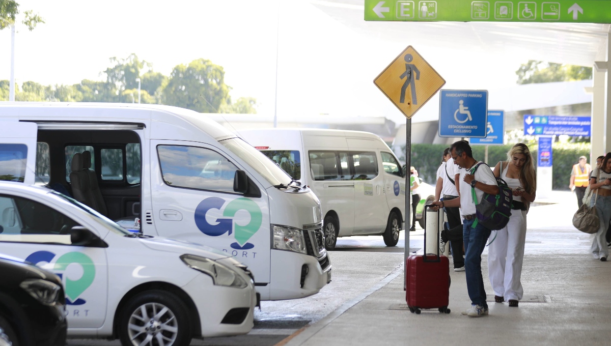 Transportistas del aeropuerto de Cancún, con opción de irse al Aeropuerto de Tulum