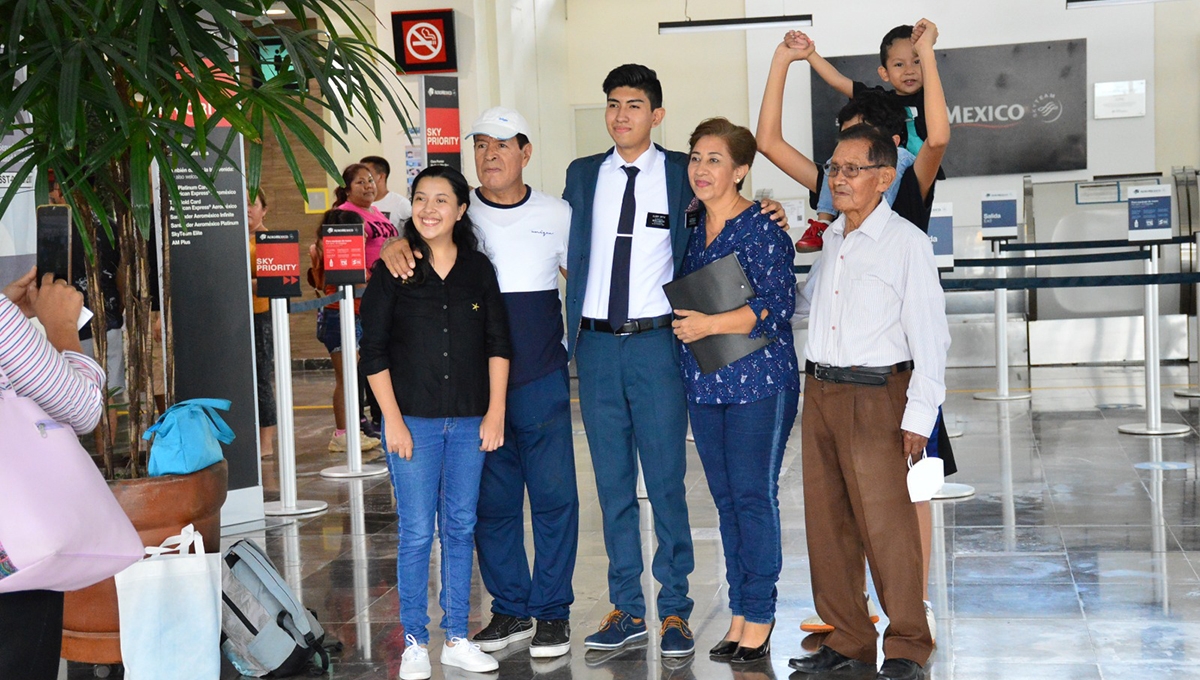 Misioneros y sus familiares abarrotan el Aeropuerto de Campeche
