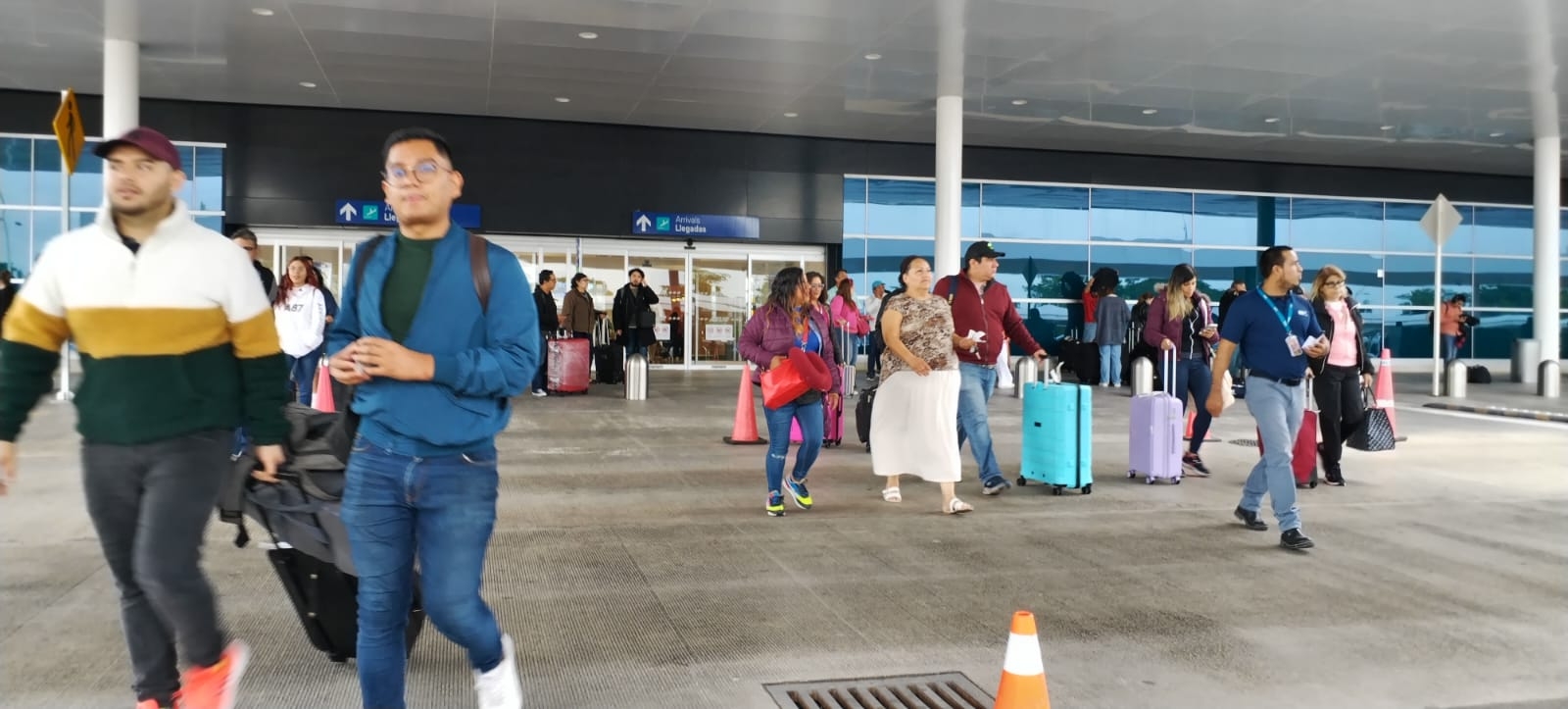 Se registra buena afluencia de viajeros en el aeropuerto de Mérida