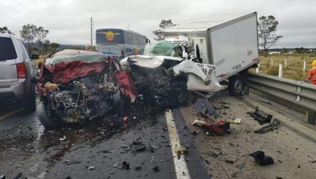 Choque múltiple deja cinco muertos y 10 heridos en la autopista México-Tuxpan