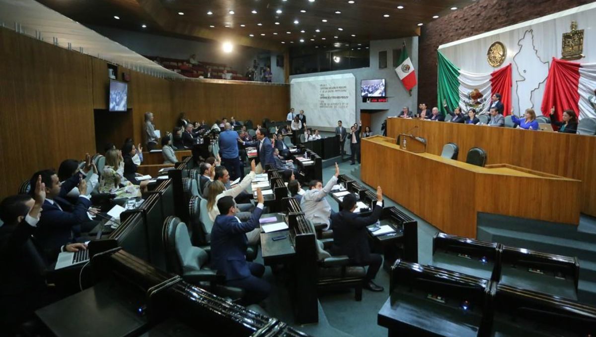 Zafarrancho en el Congreso de Nuevo León en sesión para designar al Gobernador Interino