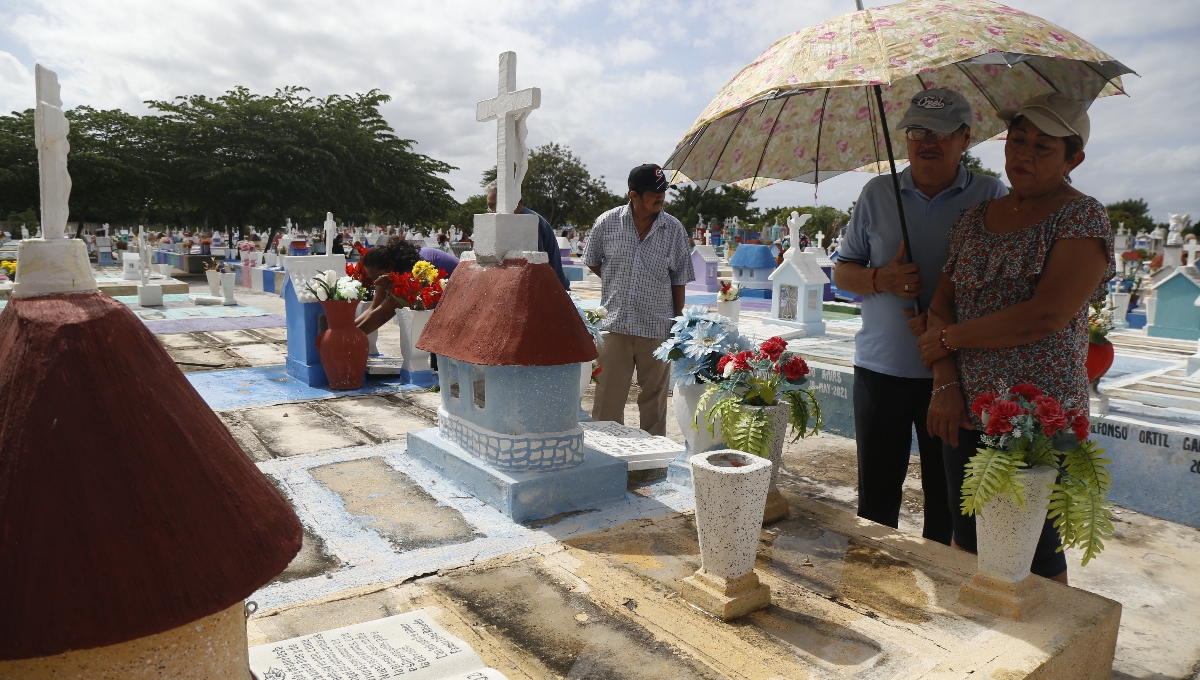 Día de Muertos reunió a más de dos mil personas en los cementerios de Mérida