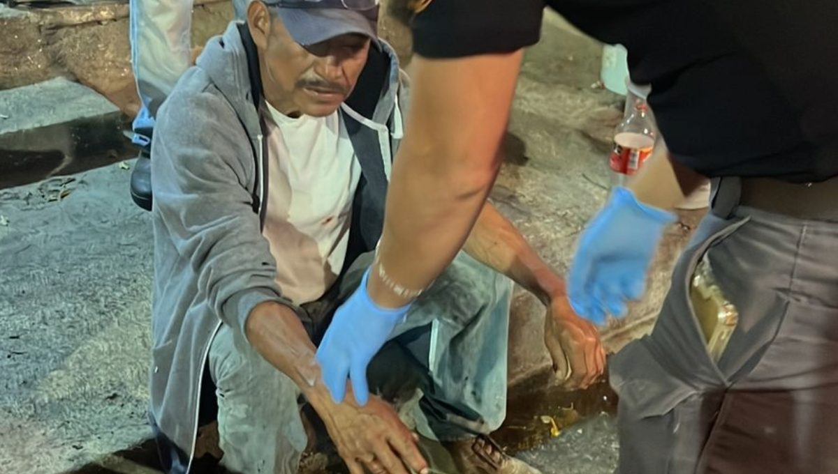 Estalla petardo en la mano de un hombre en Playa del Carmen