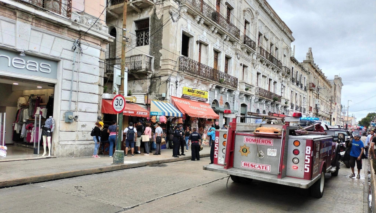 Colilla de cigarro causa conato de incendio en un comercio del Centro de Mérida