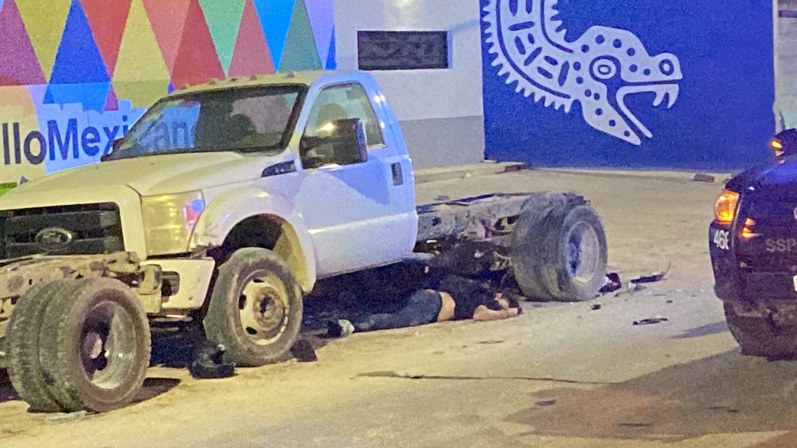 Motociclista pierde la vida al chocar contra un camión sobre la avenida Lázaro Cárdenas, Campeche