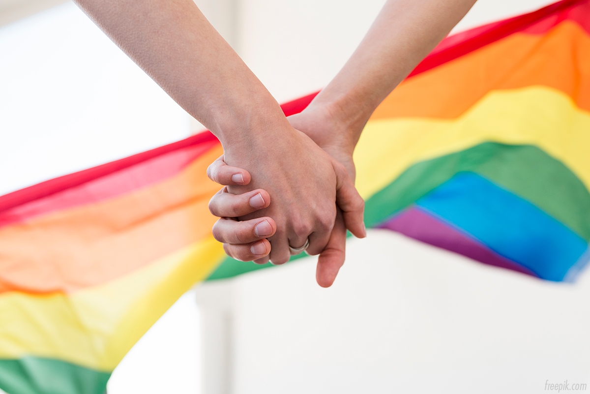 Rusia prohíbe movimiento LGBT, Tribunal Supremo lo califica de extremista