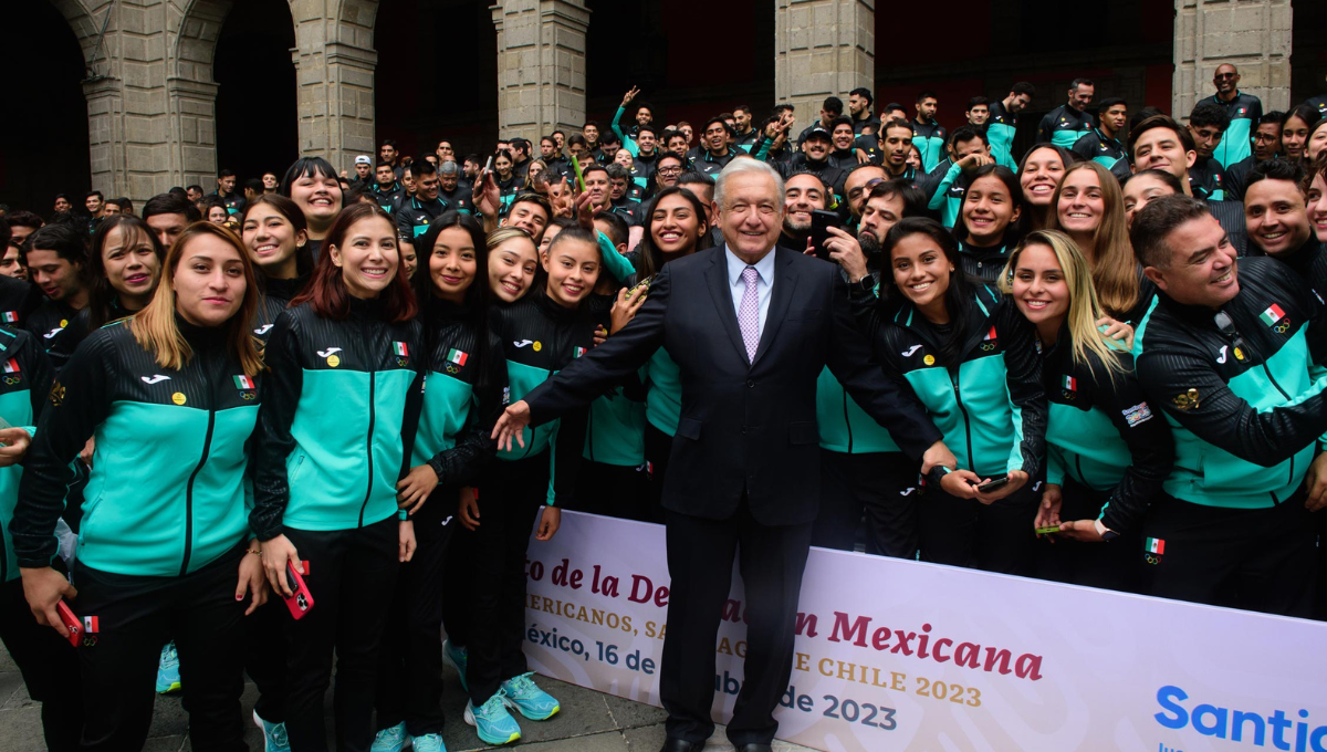 AMLO felicita a atletas mexicanos por tercer lugar en el medallero de los Juegos Panamericanos 2023