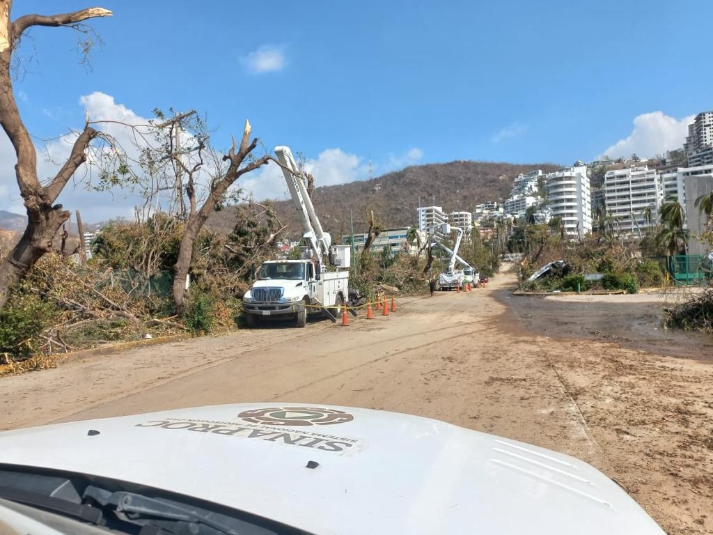 Los trabajos en Acapulco continúan por el paso del Huracán Otis