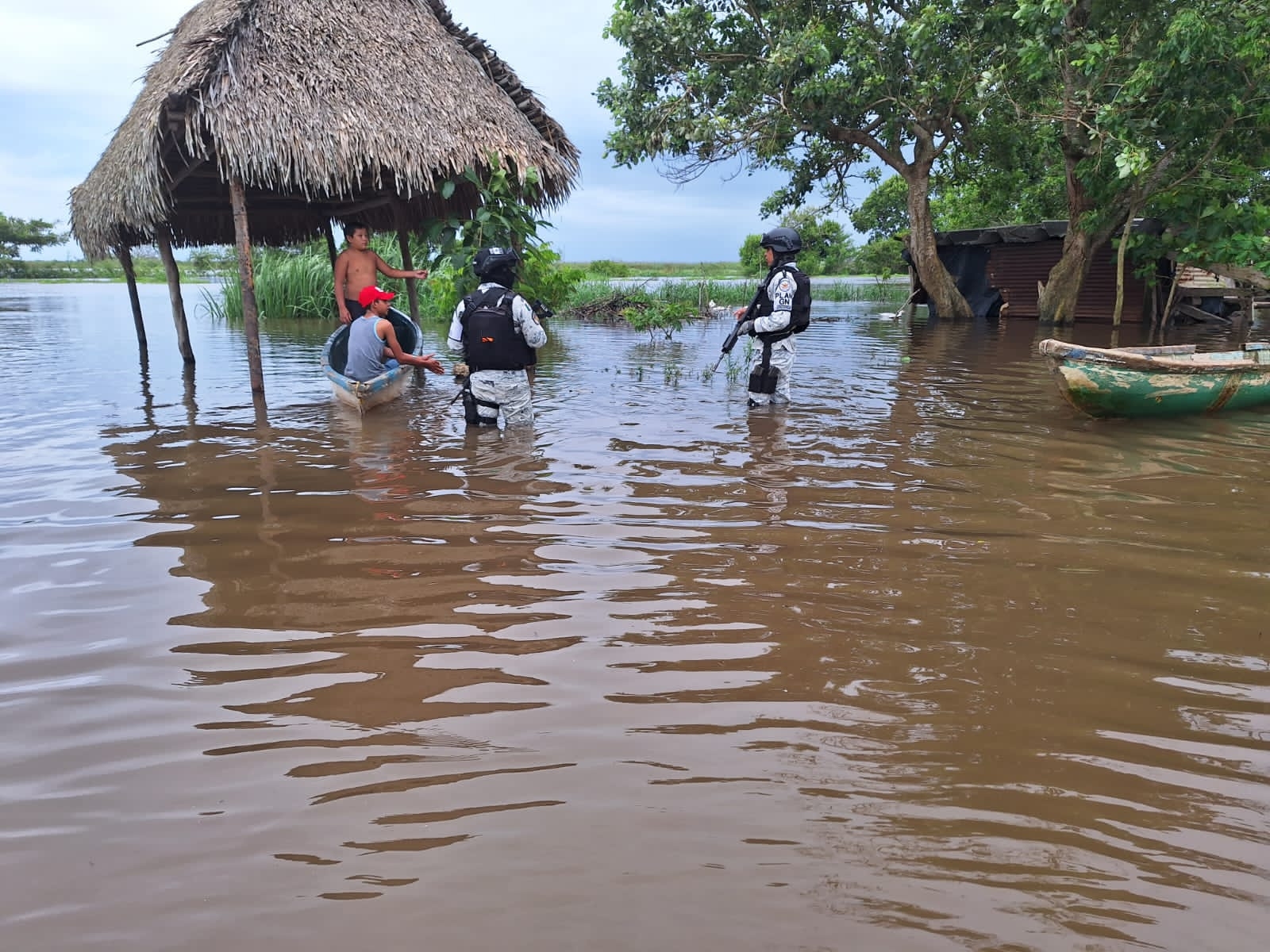 Guardia Nacional activa Plan GN-A en apoyo a zonas afectadas por crecidas de ríos en Veracruz