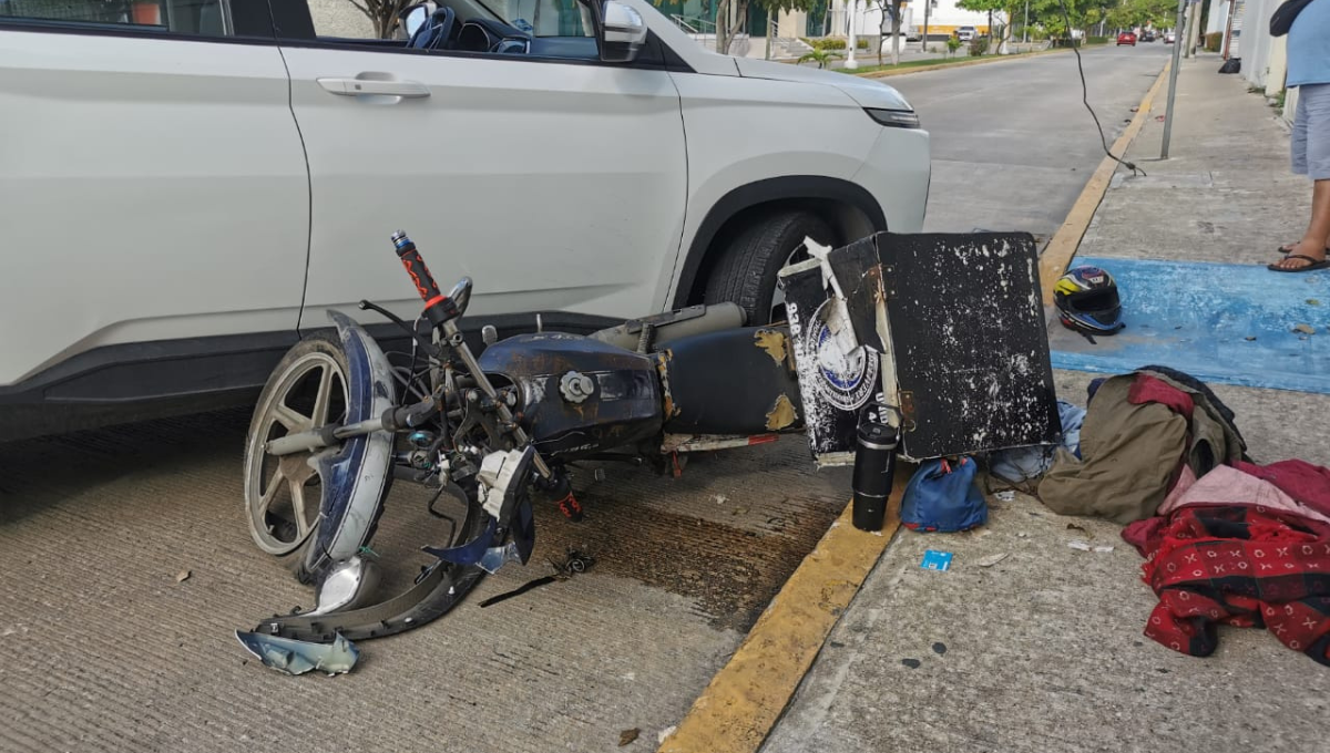 Abuelito atropella a un moto mandadito en Ciudad del Carmen