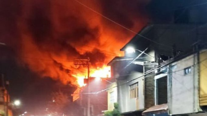 El fuerte incendio consumió una vivienda en Iztapalapa