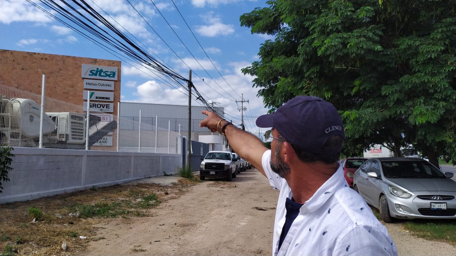 El empresario hace guardia en la empresa para evitar que su maquinaria sea llevada a Chiapas