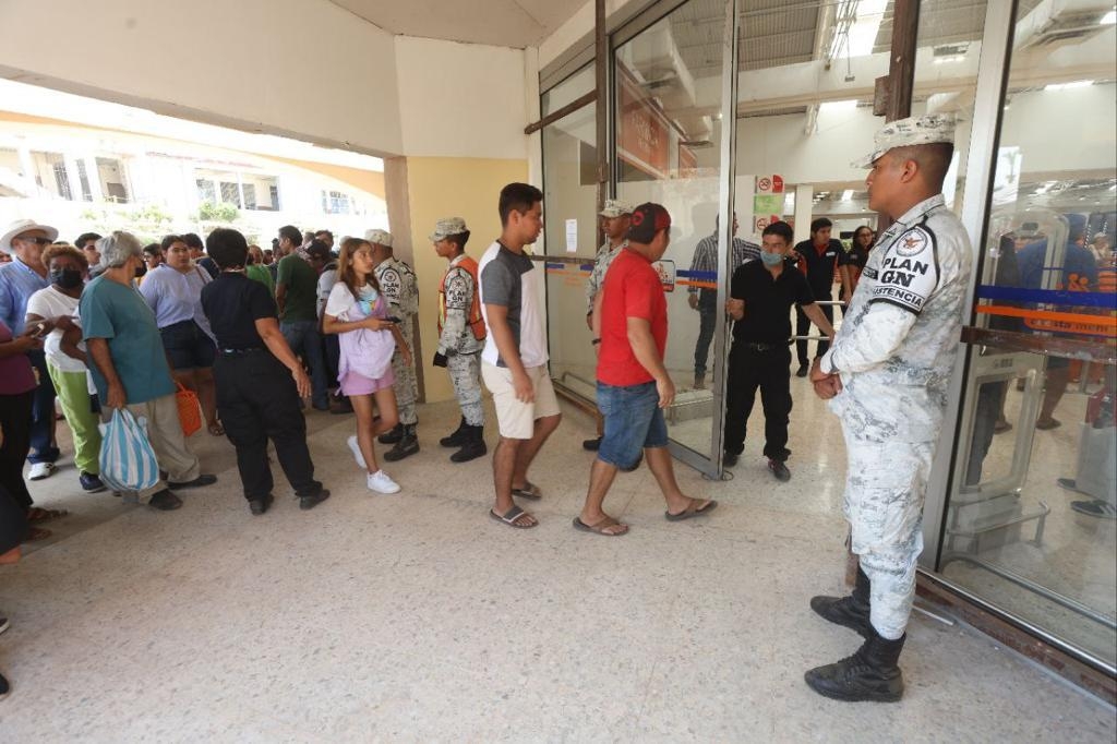 Guardia Nacional resguarda seguridad en supermercados de Acapulco