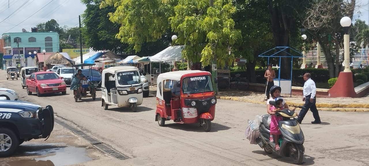 Los habitantes aseguran que hay algunos operadores que cobran el costo de transporte en 20 pesos, pese a que no se ha autorizado ningún incremento.