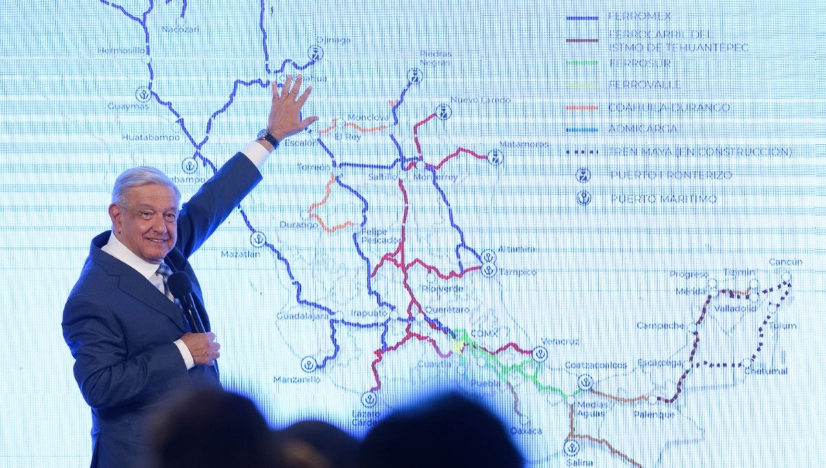 Andrés Manuel López Obrador adelantó que el 20 de noviembre publicará un decreto para poder usar las concesiones de trenes de carga como de trenes de pasajeros