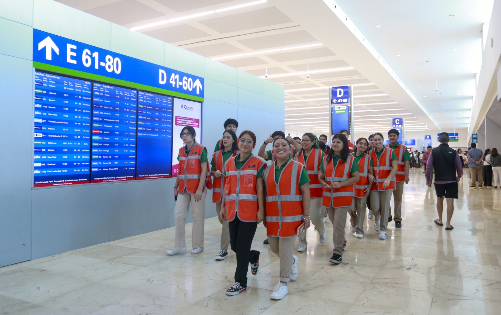 Estudiantes de Turismo de la UT realizaron sus practicas en el aeropuerto de Cancún
