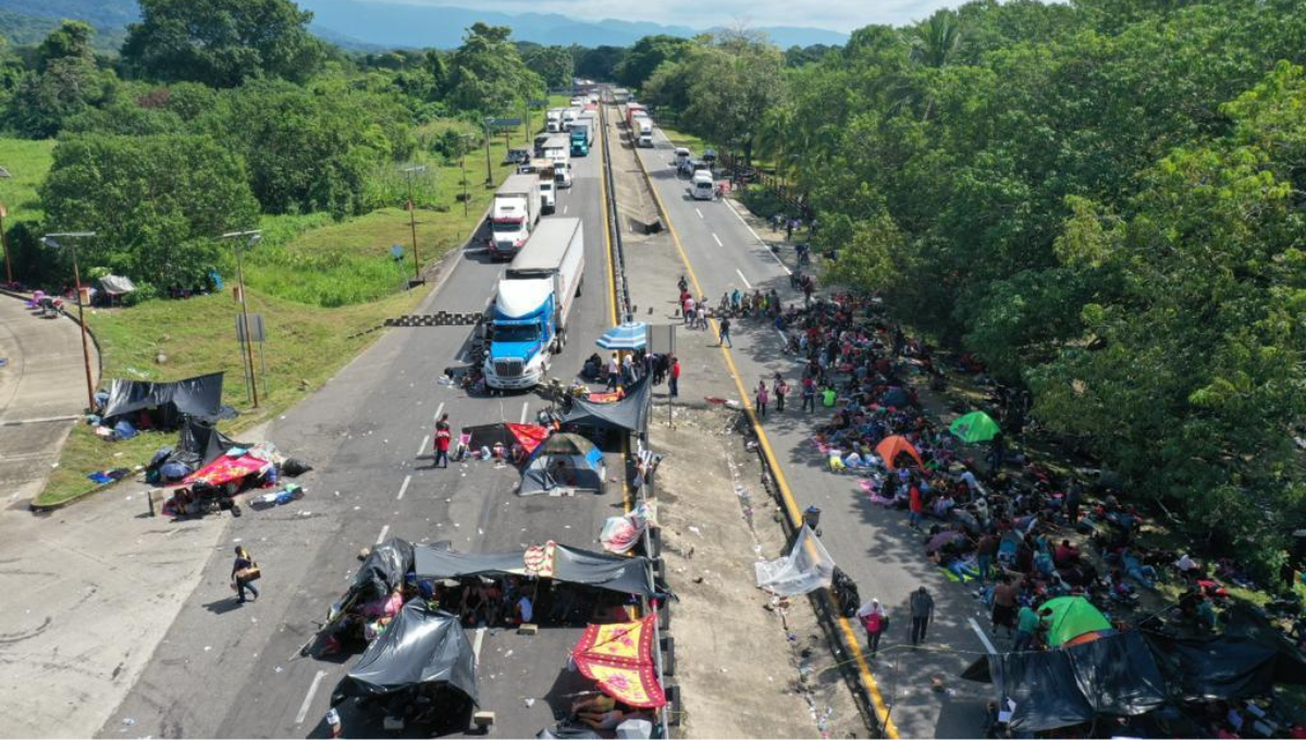 Caravana migrante levanta bloqueo carretero en Chiapas después de 3 días