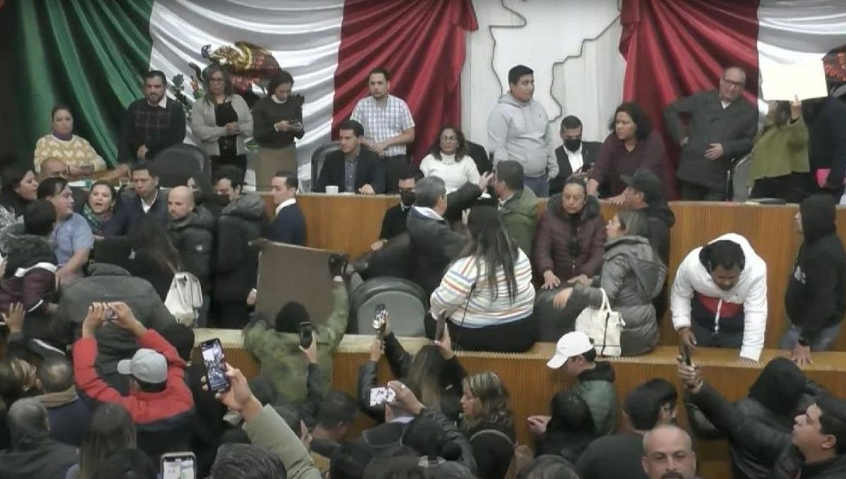 Andrés Manuel López Obrador señaló que lo que ocurre en Nuevo León es un asunto que corresponde resolver a las autoridades estatales