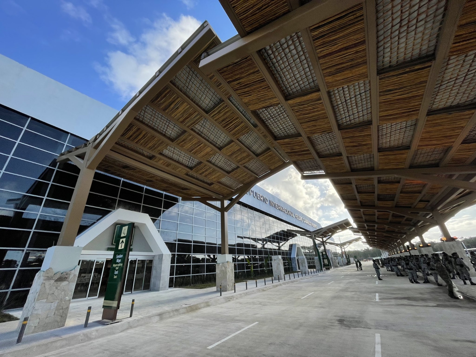 AMLO inaugura el aeropuerto verde de Tulum
