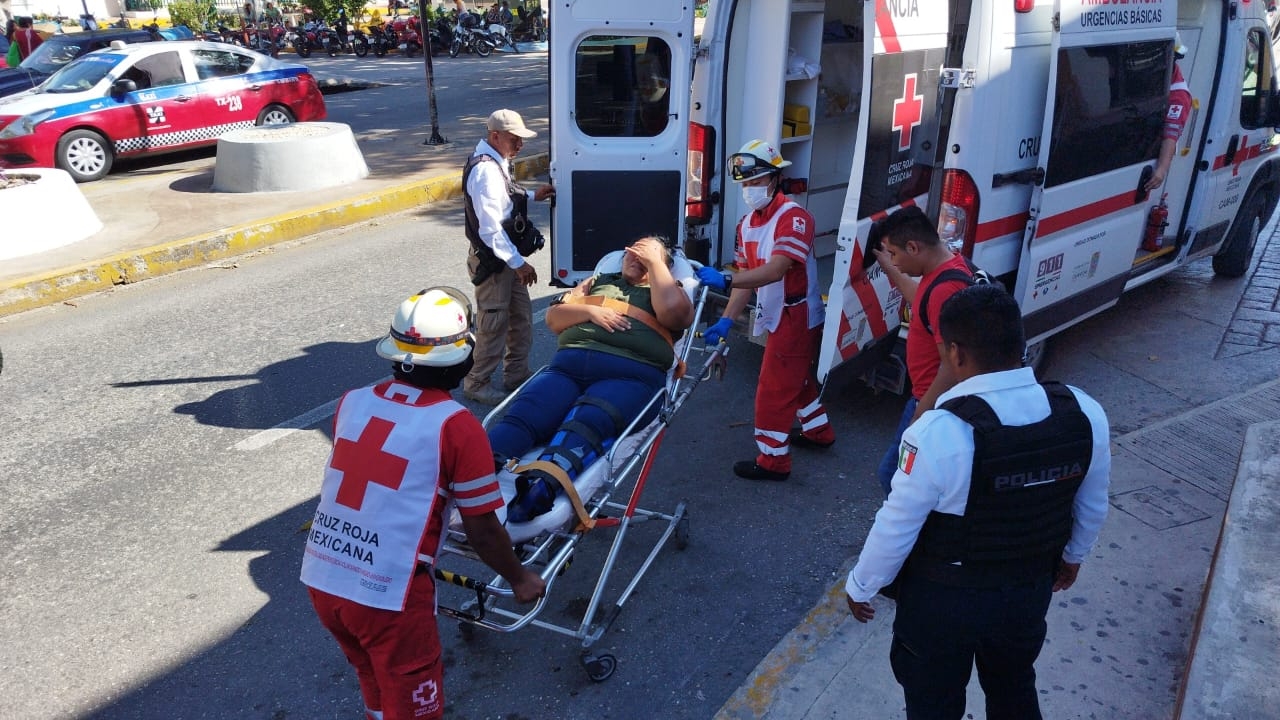 Mujer se fractura el tobillo tras caer en la zona Centro de Campeche