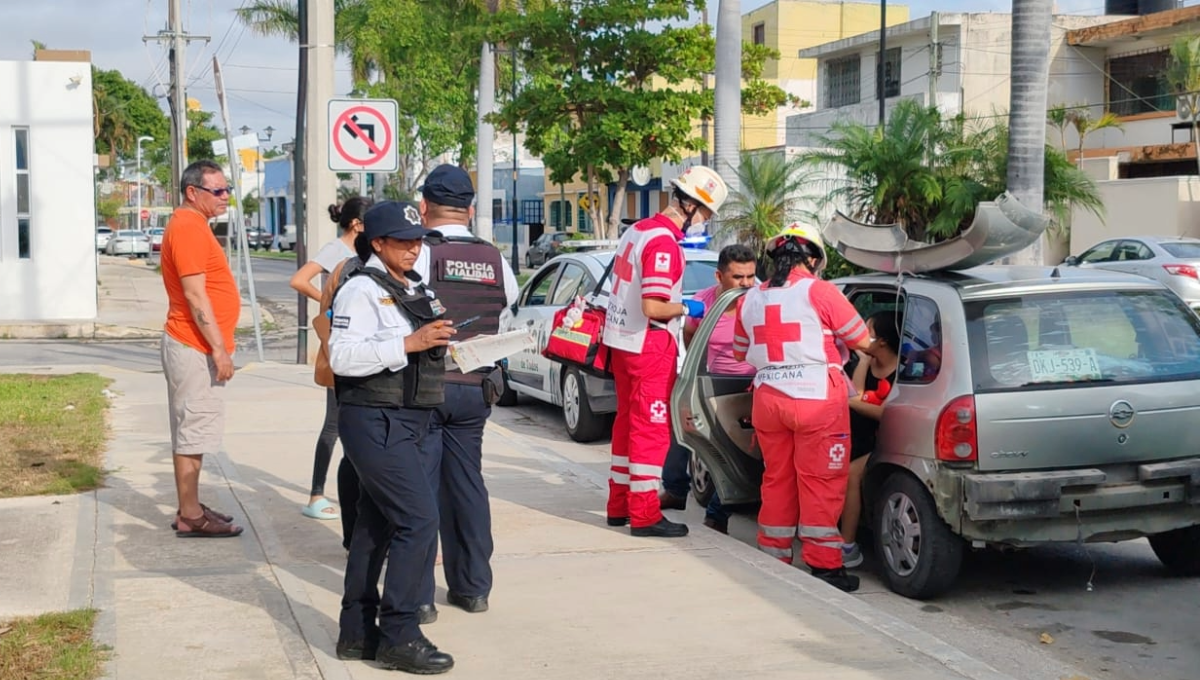 Accidente vial en Campeche: Choque 'sacude' a pasajeros de un Chevy en la Miguel Alemán