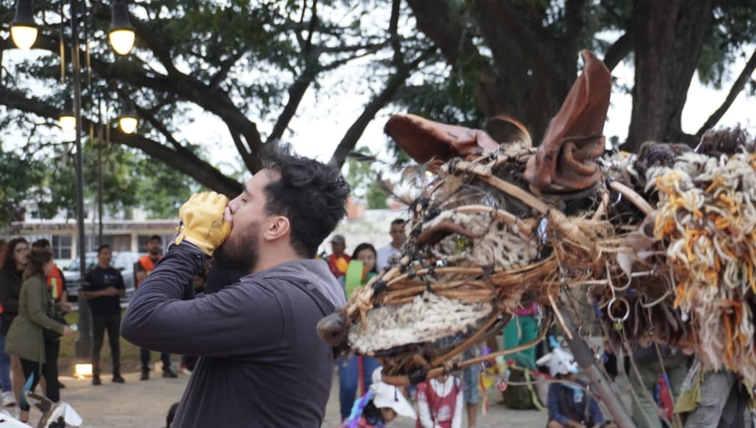 Ni la lluvia espanta a 'Las Bestias' del Parque San Martín en Campeche: EN VIVO