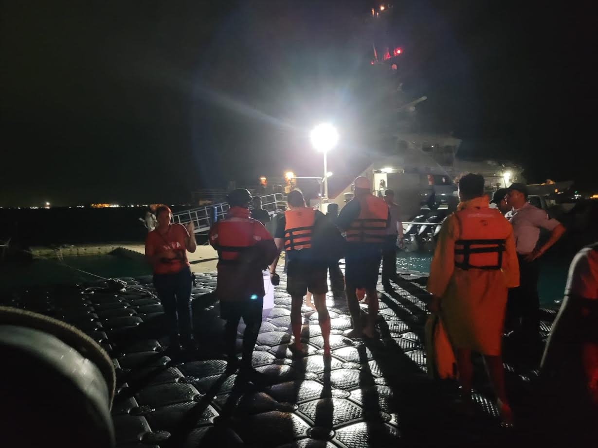 Semar rescata a 19 personas de ahogarse en dos operativos en Isla Mujeres