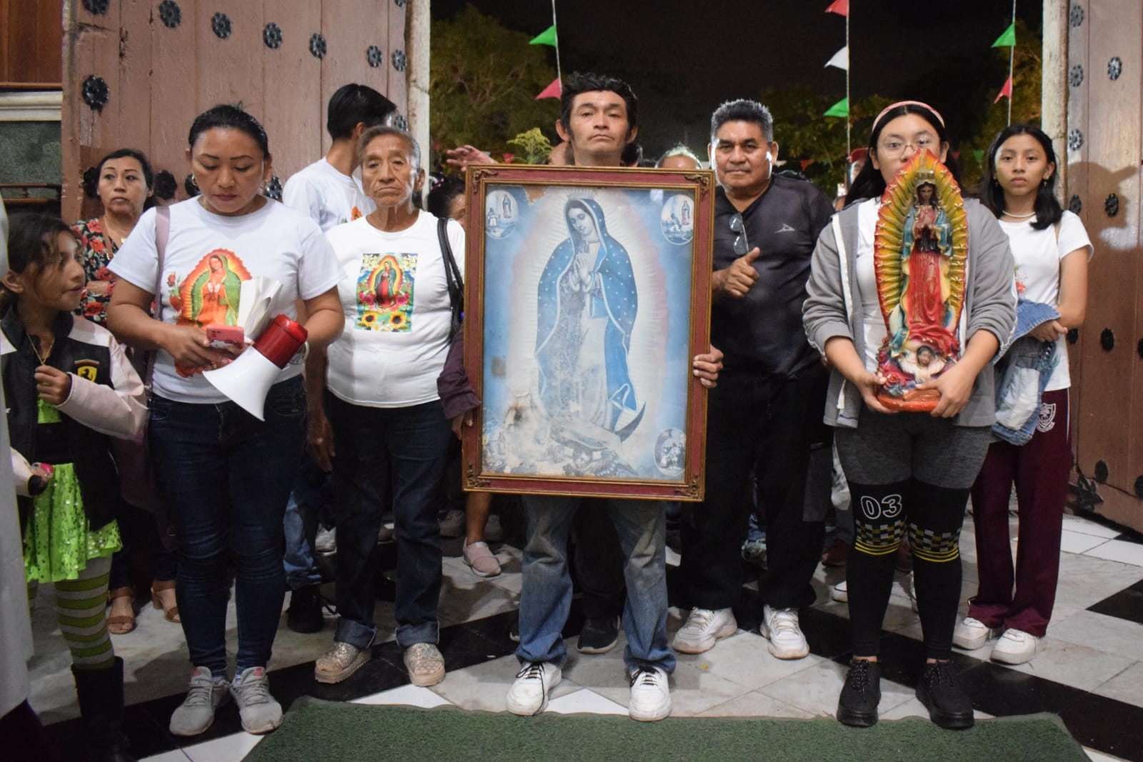 Miles de feligreses se reúnen en la Parroquia de Nuestra Señora de Guadalupe: EN VIVO