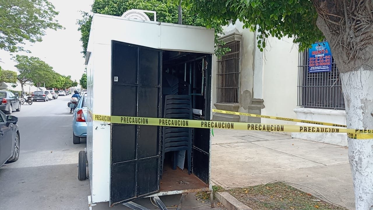 Delincuentes roban dinero en efectivo y mercancía de un negocio de comida en Campeche
