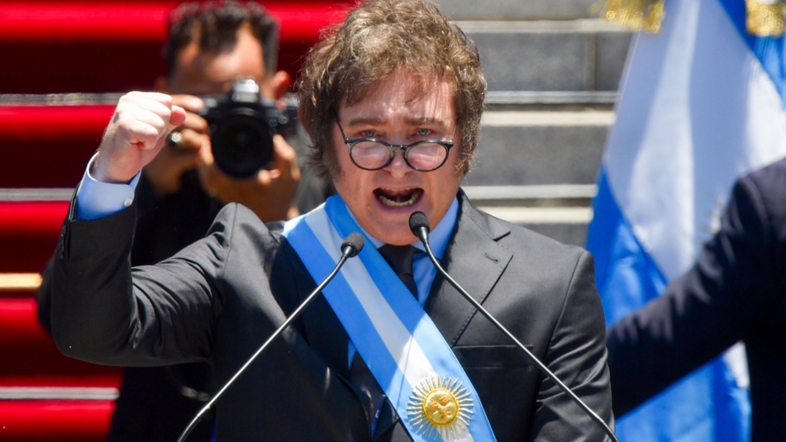 Javier Milei decide devaluar el peso en Argentina en 50 por ciento