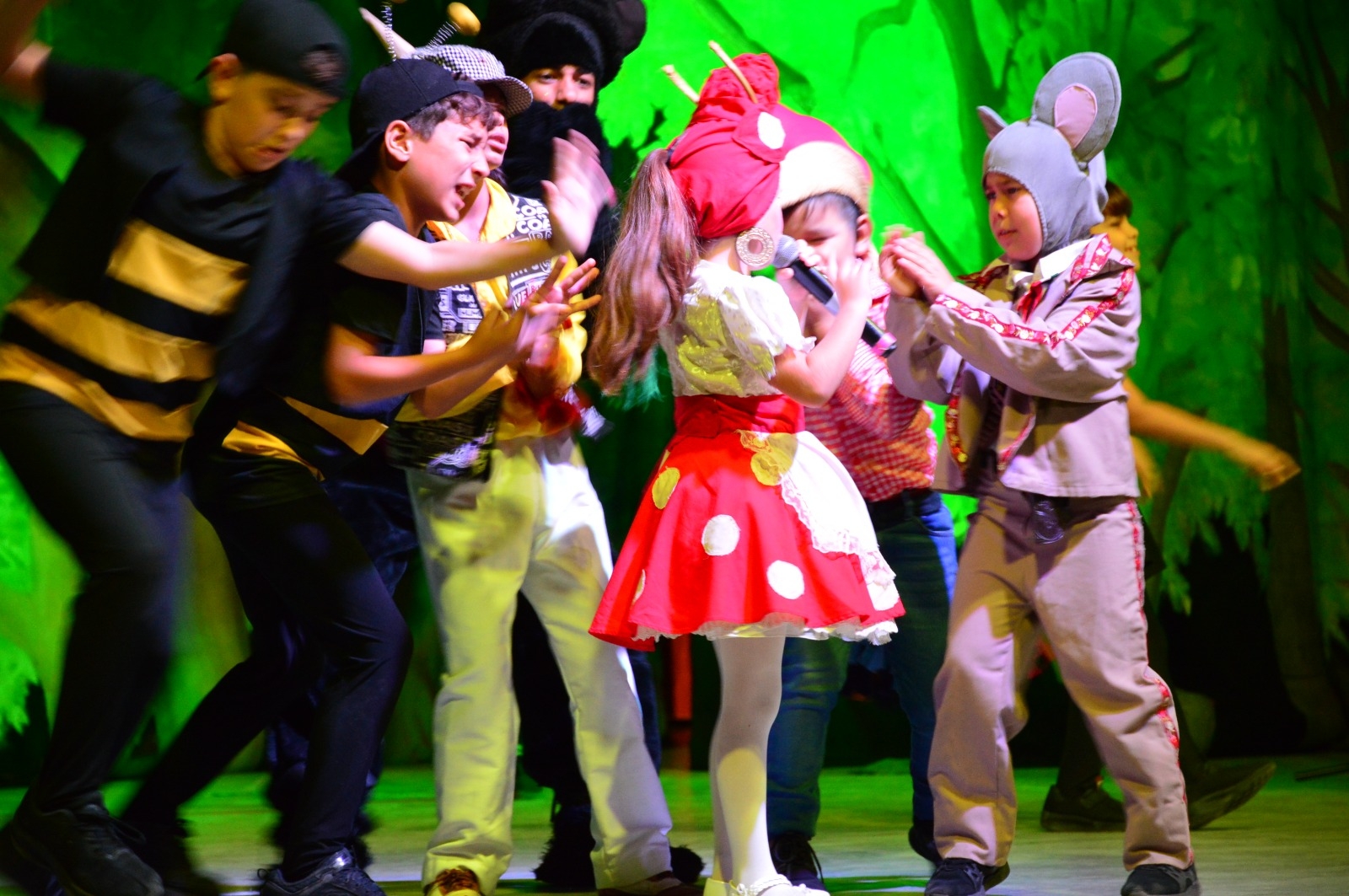 La obra de teatro musical infantil “La cucarachita Martina” y el cantante Toni Ávila se llevaron los aplausos esta noche