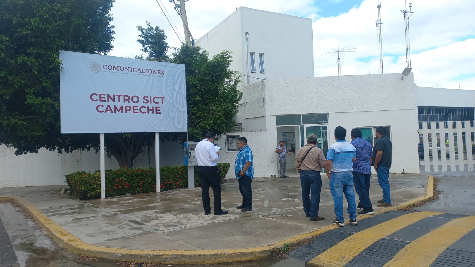 Transportistas de Campeche piden regularizar el servicio turístico