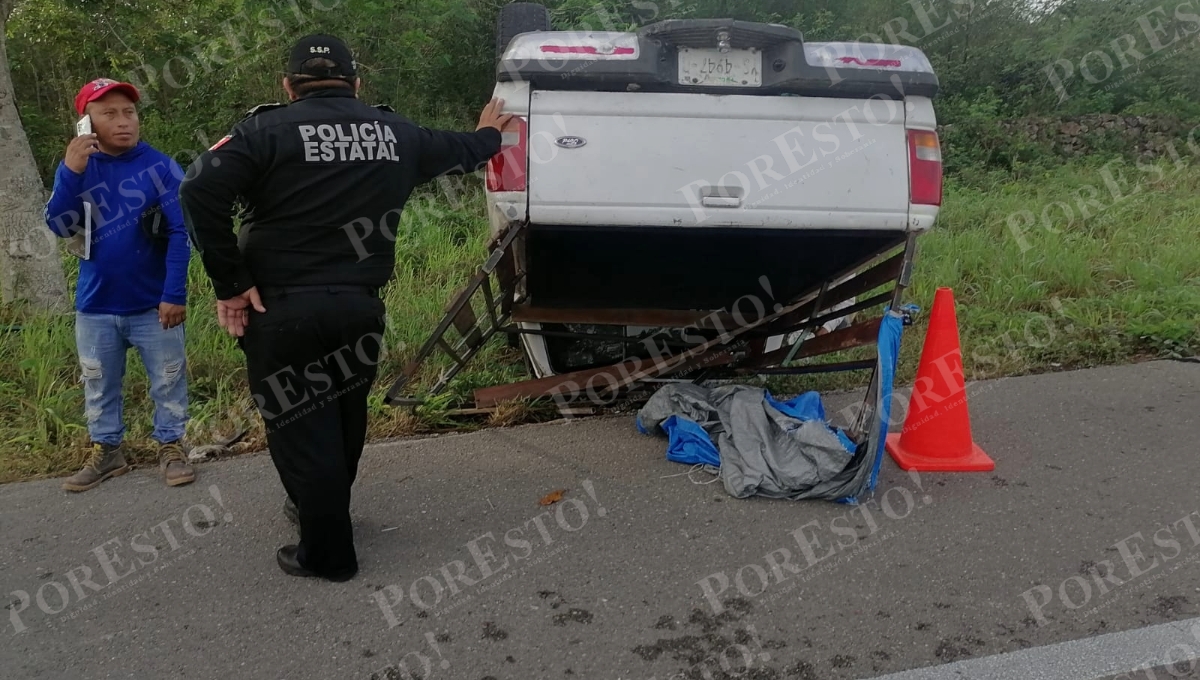 Vuelca camioneta con 15 albañiles a bordo en la vía Mérida-Tizimín; hay 5 heridos