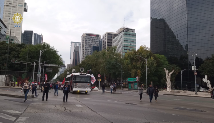 Maestros de la CNTE se manifiestan en Paseo de la Reforma en la CDMX