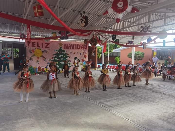 Con festivales navideños, escuelas de Sabancuy dan inicio con las vacaciones decembrinas
