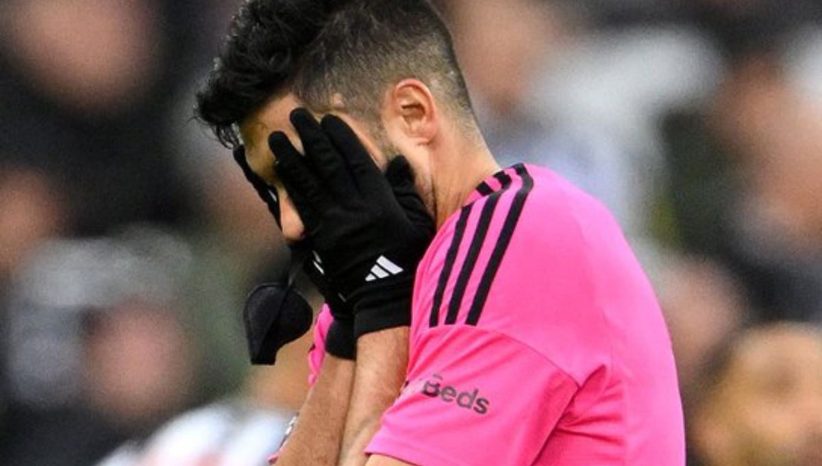 Raúl Jiménez dejó con inferioridad a su equipo al ser expulsado apenas al minuto 22 en el partido entre Fulham contra Newcastle