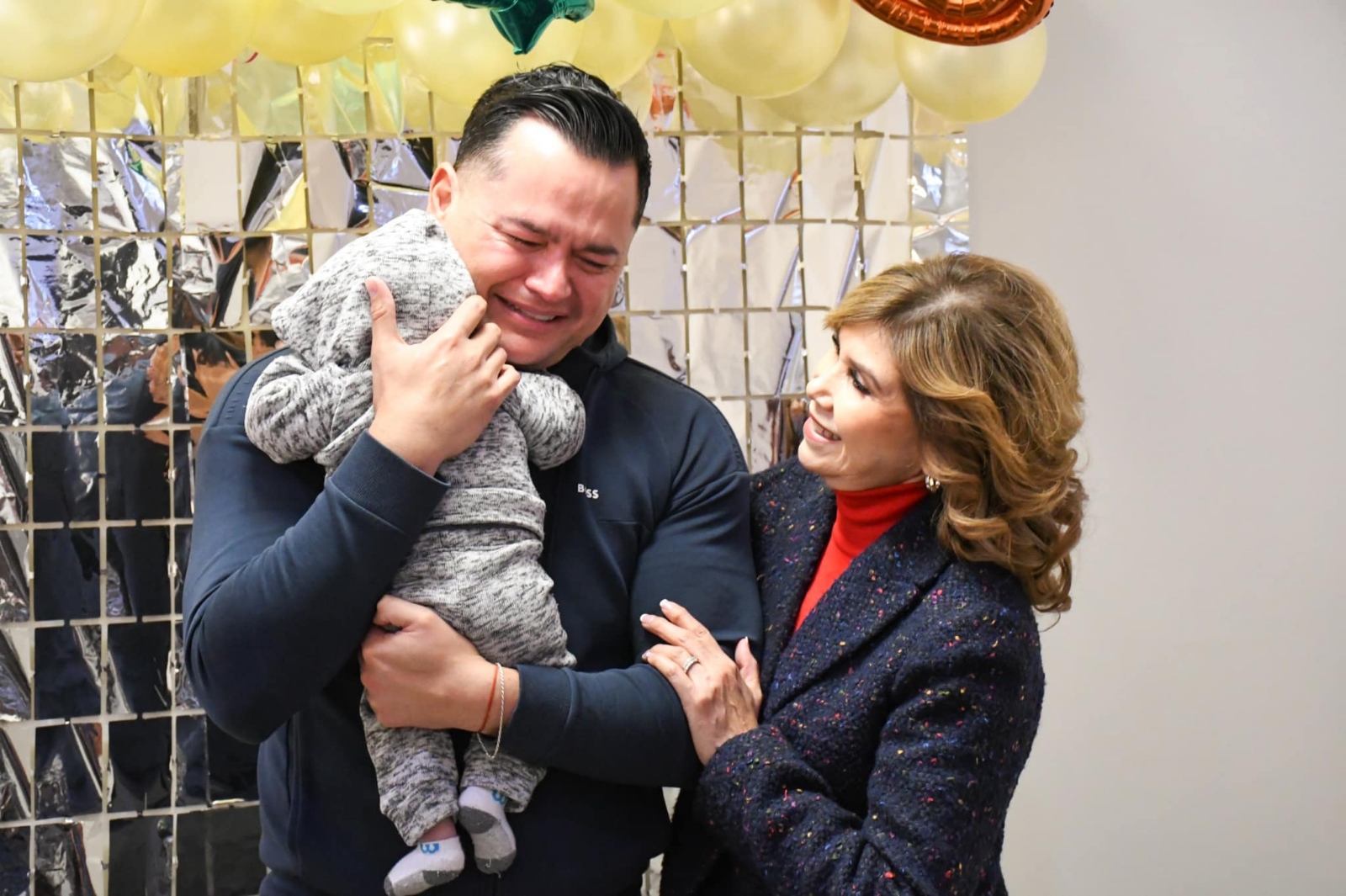 Hombre de Baja California se convierte en el primer soltero en adoptar a un bebé en México