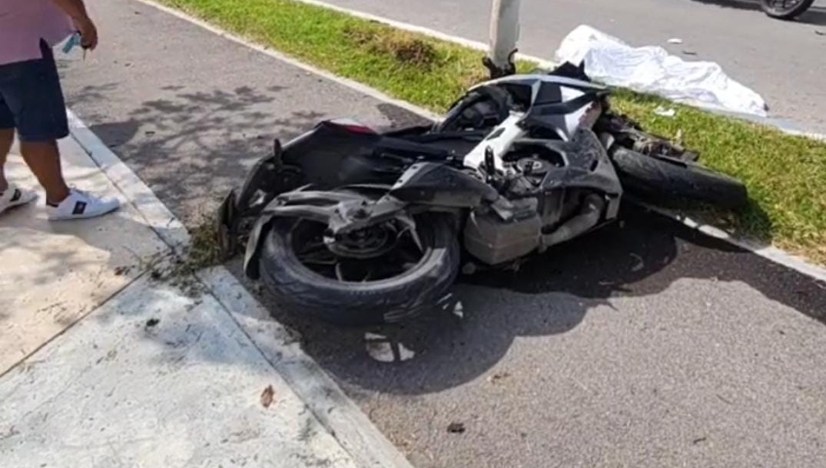 Motociclista muere luego de estrellarse contra un poste en Chetumal