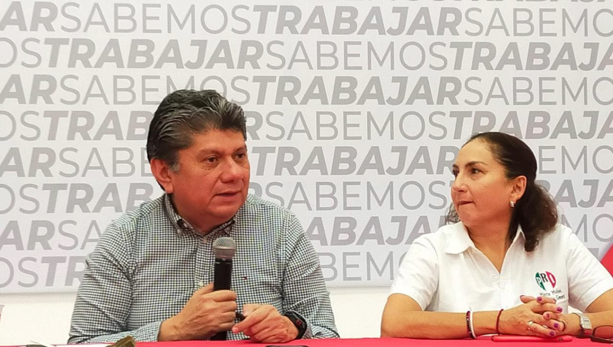 Líder del PRI en Yucatán evade preguntas sobre la expulsión de militantes