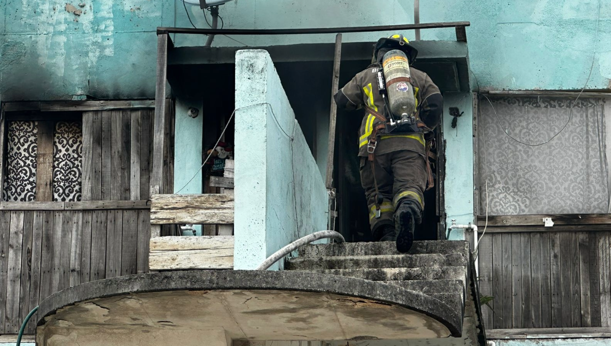 Se incendia un departamento en la Región 247 de Cancún