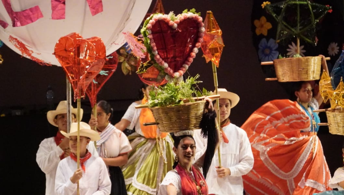 Fiesta Huasteca invade el Teatro de la Ciudad en Campeche: VIDEO