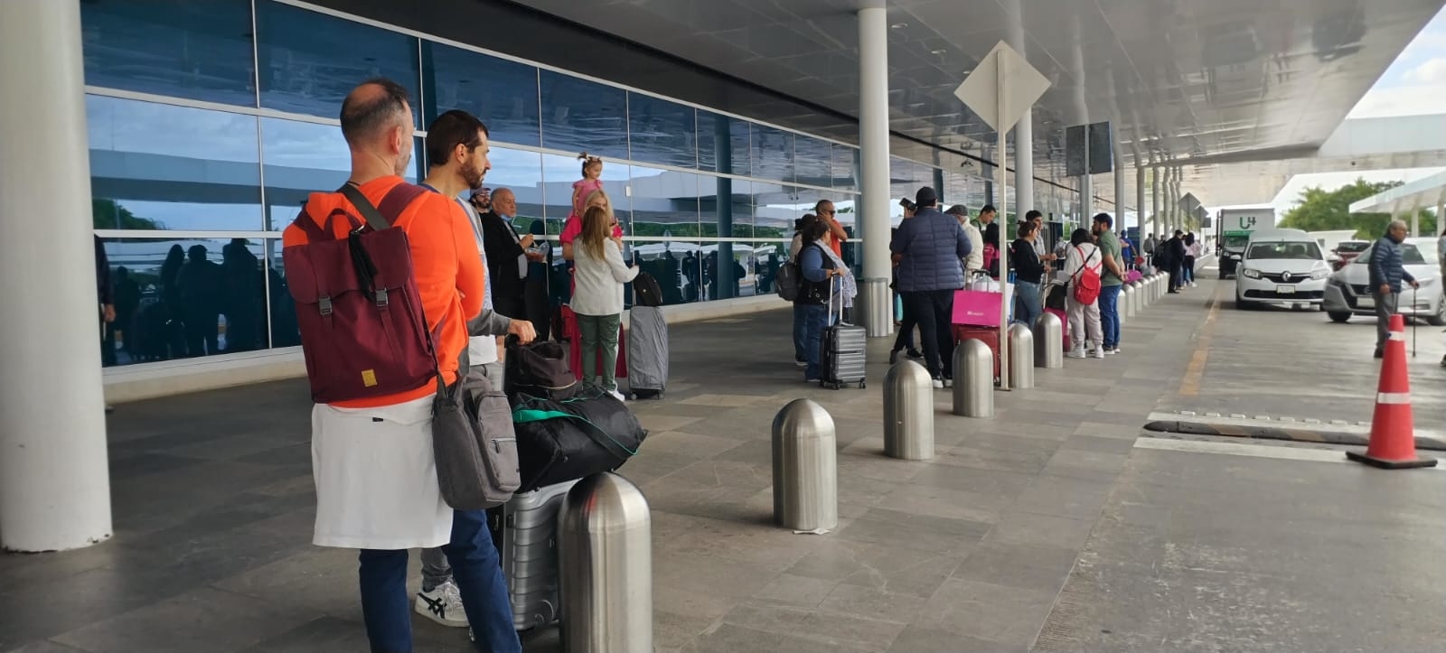 Gran afluencia de pasajeros se registra en el aeropuerto de Mérida